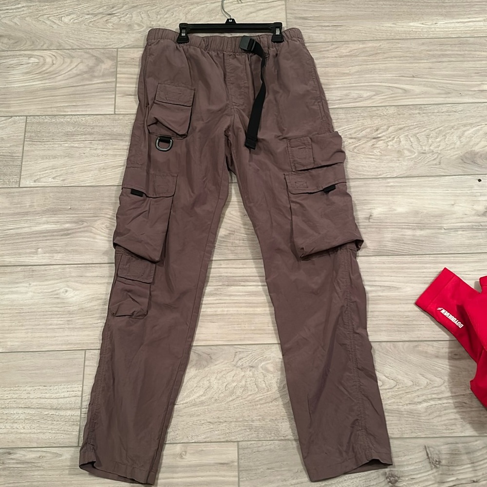Urban outfitters cargo pants with adjustable belt buckle to snatch your waist
